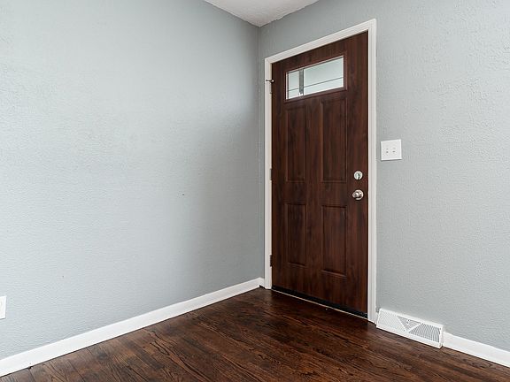 3rd image of 4720 Orchard Ave