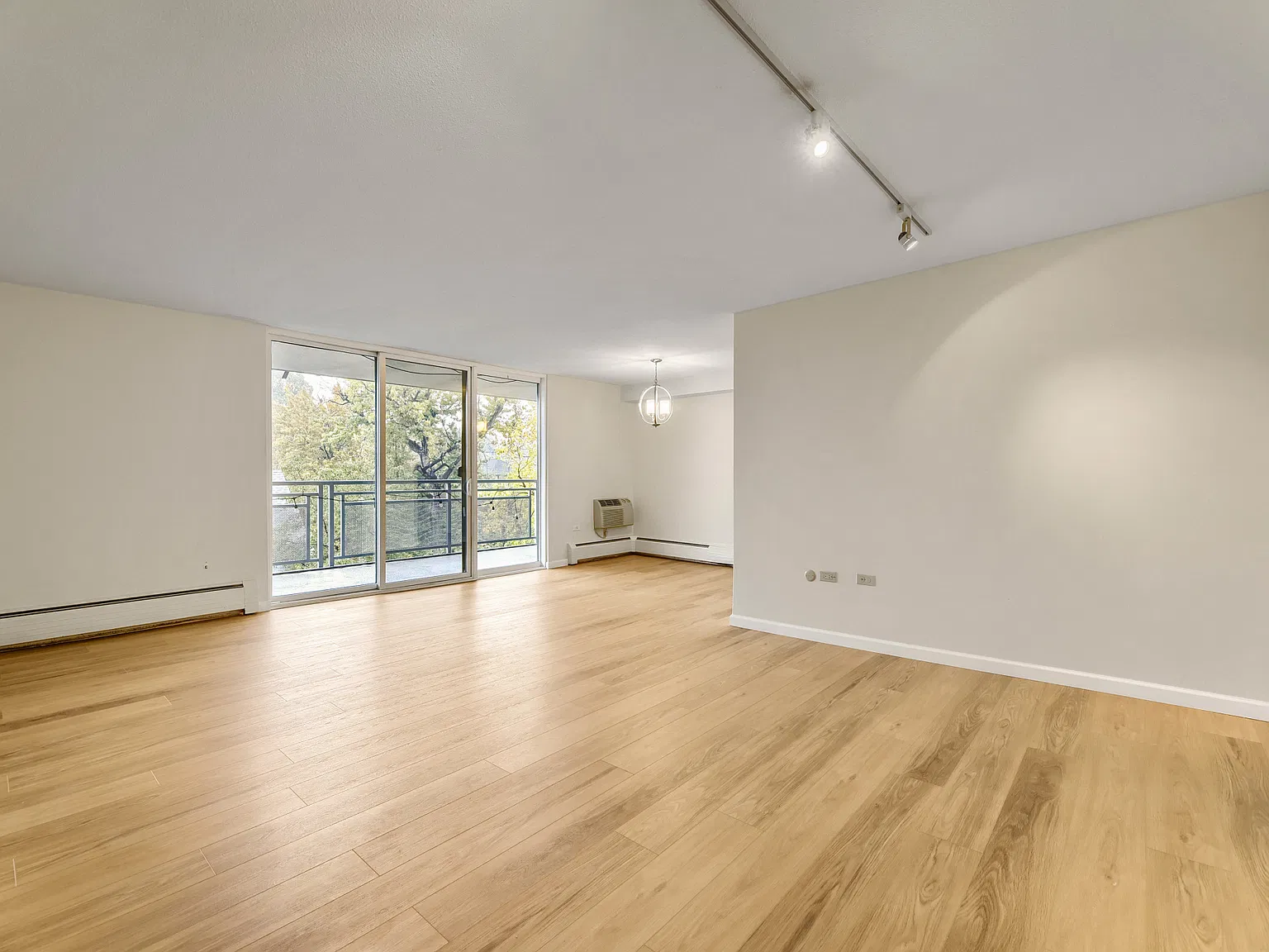 909 N Lafayette St — Photo 1