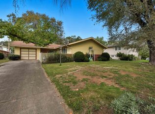 2707 SW Burnett Rd, Topeka, KS 66614