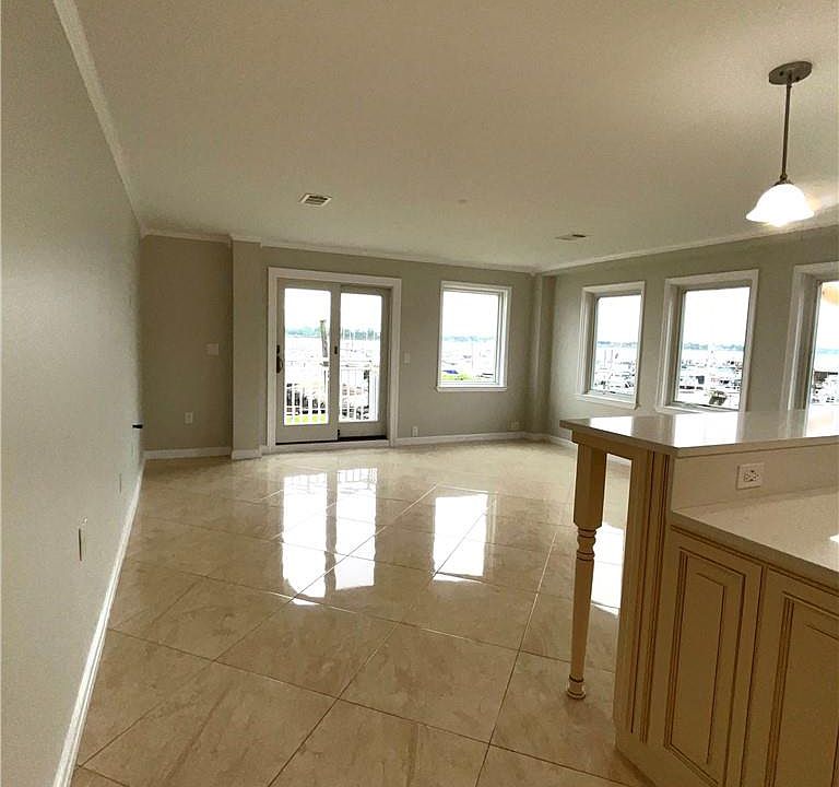 1st image of 1490 Outlook Avenue #1I
