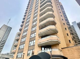 556 Laurier Ave W #1706, Ottawa, ON K1R 7X2