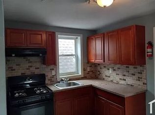 209 4th St #4, Newark, NJ 07107