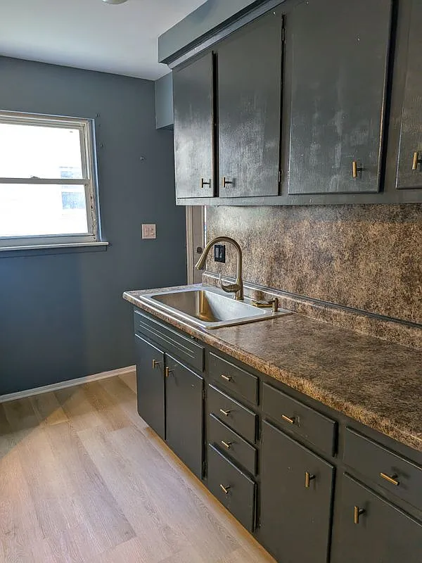 3 bed, 1.0 bath, 912 sqft, $1,400 — Photo 4