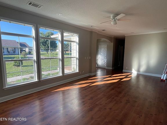 5th image of 143 Twelve Oaks Dr