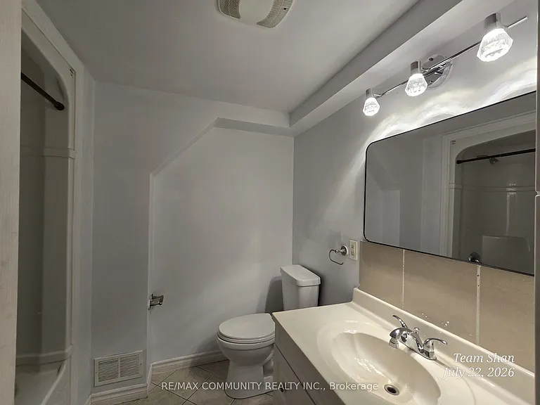 166 Saint Lawrence Dr #BASEMENT — Photo 15