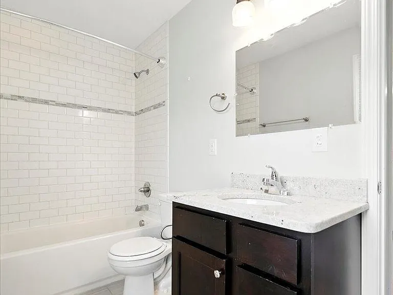 600 W 32nd St #2 — Photo 14