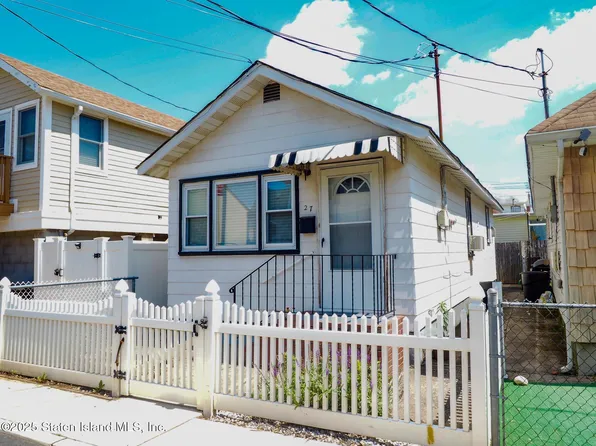 27 Center Pl, Staten Island, NY 10306