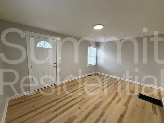 3005 Linwood Ave — Photo 2