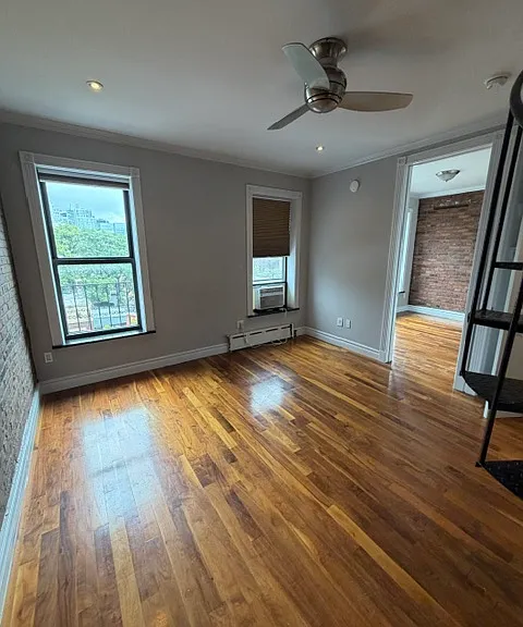 346 E 18th St #5A — Photo 2