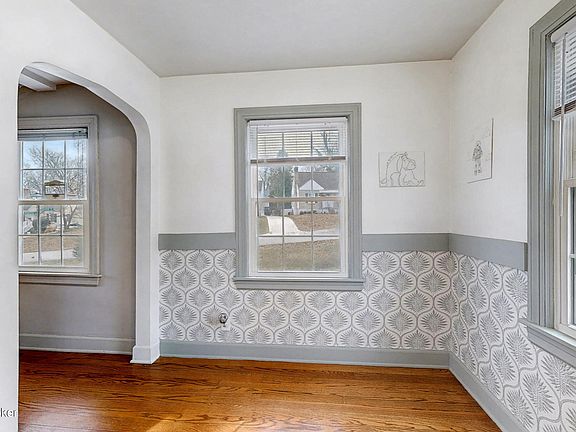 4th image of 3132 Bobolink Rd