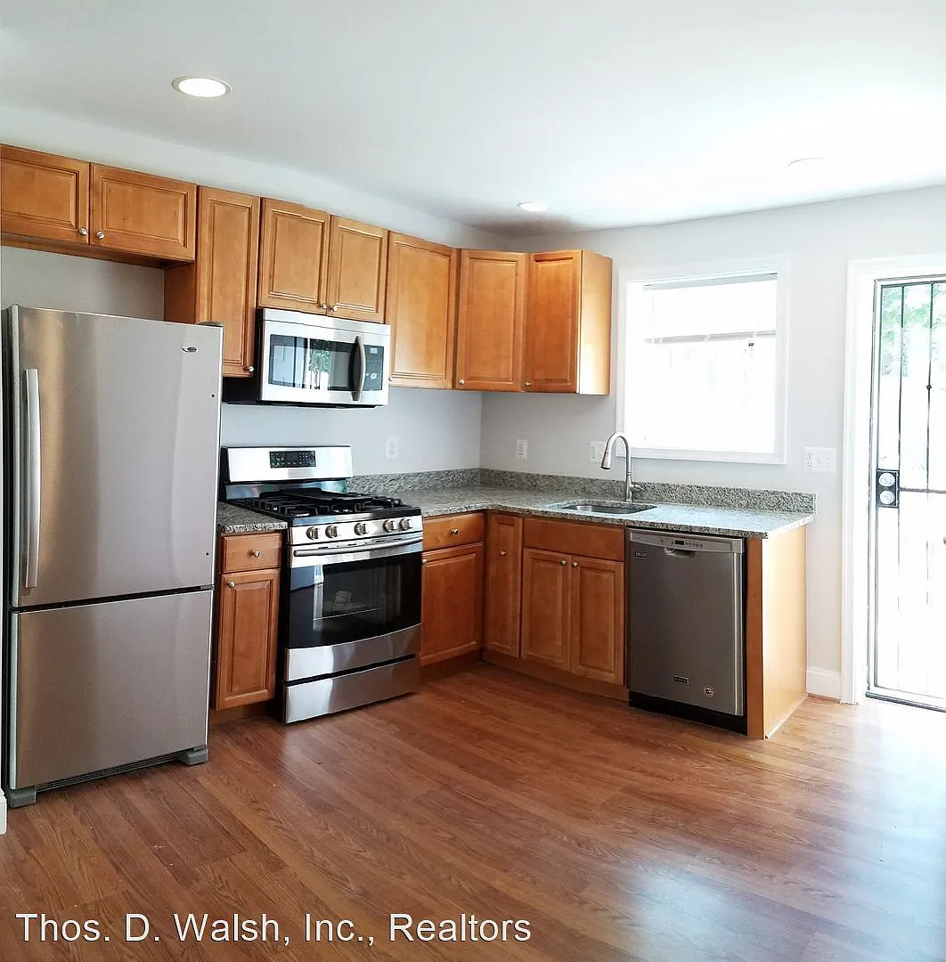 2515 W St SE photo 1
