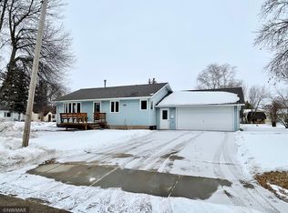 316 7th Ave NE, Roseau, MN 56751