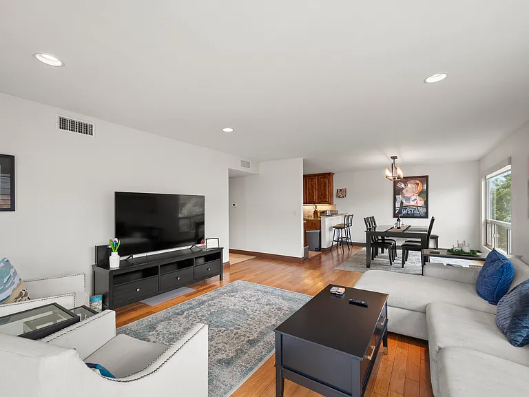 2955 McCall St #301 — Photo 7