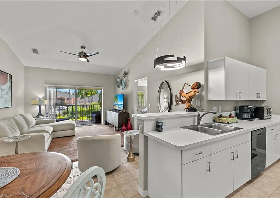 27083 Matheson Ave #208