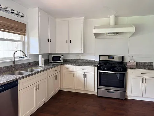 5026 Indigo St Photo 1