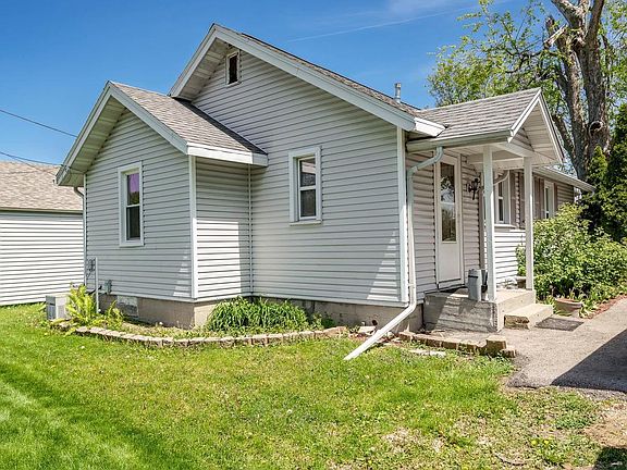 3rd image of 1413 Woodman Road