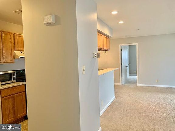 5th image of 202 Dover Pl APT 201