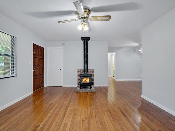 3rd image of 940 Spottswood Dr