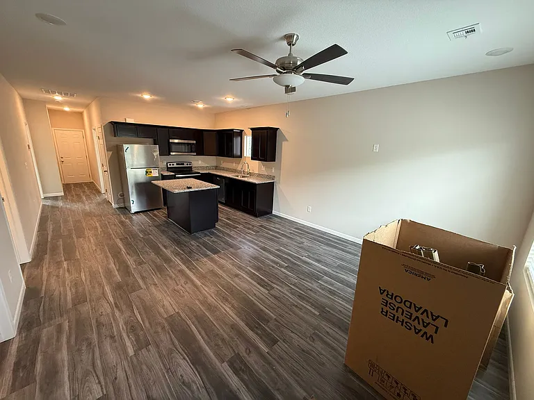 1509 W Haskell St #200 — Photo 2