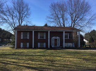 806 Heritage Dr, Oakland, MD