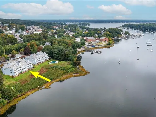 152 Crompton Ave APT 18, East Greenwich, RI 02818