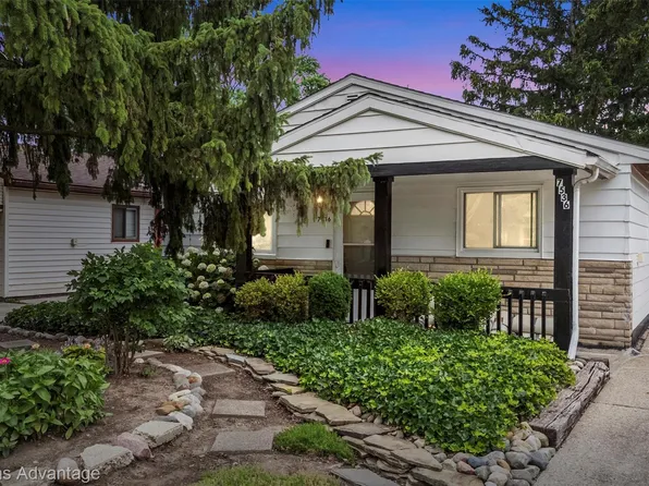 7536 Arcola St, Westland, MI 48185