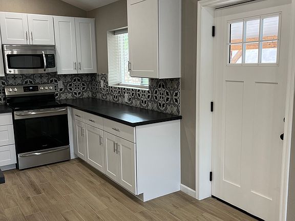 4th image of 51 S Mariposa Dr