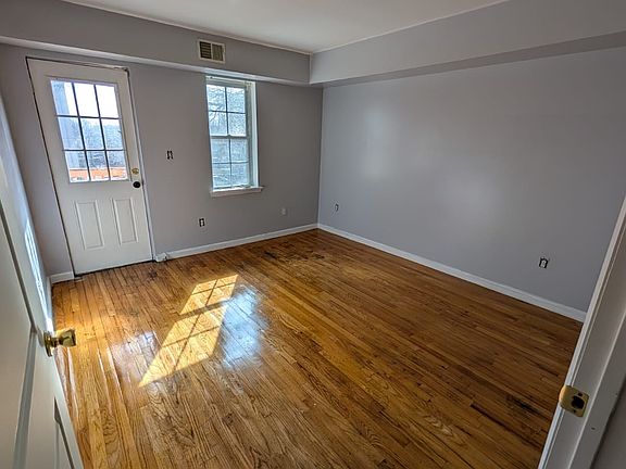 2nd image of 224 N Arlington Ave