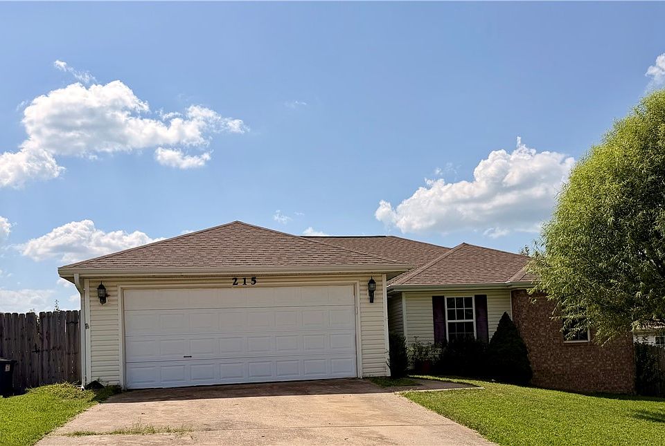 1st image of 215 Elizabeth Dr