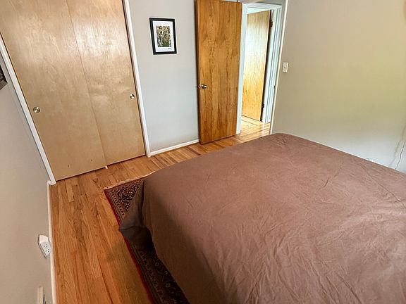 5th image of 2612 14th Ave W