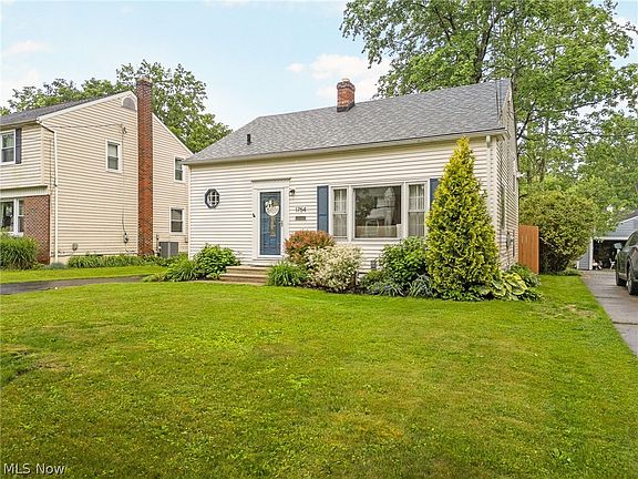 3rd image of 1754 Kingsley Ave