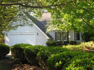 30 Meadow Cove Rd, Pittsford, NY 14534