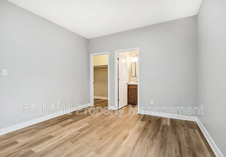 2034A E Maryland St — Photo 18