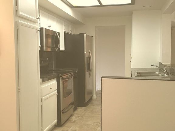 4th image of 1050 E Washington Ave APT 42