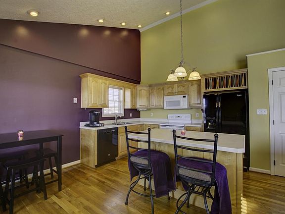 297_AutumnDr_kitchen2