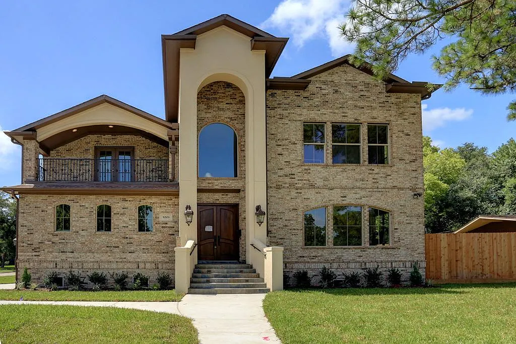 4 bed, 4.5 bath, 4319 sqft, $5,900 — Photo 1