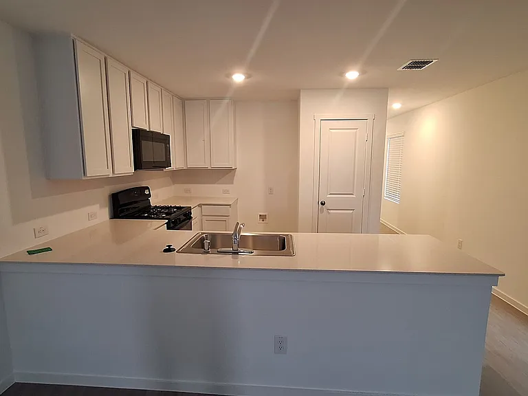 12176 Morgan Dr — Photo 4