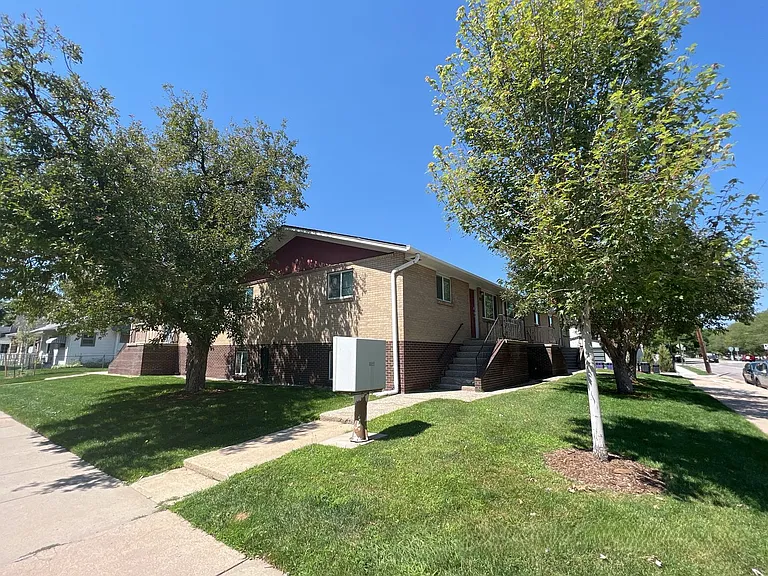 Bright & Beautiful 2-bedroom 1 Bath Across Berkeley Park and Lake — Photo 15