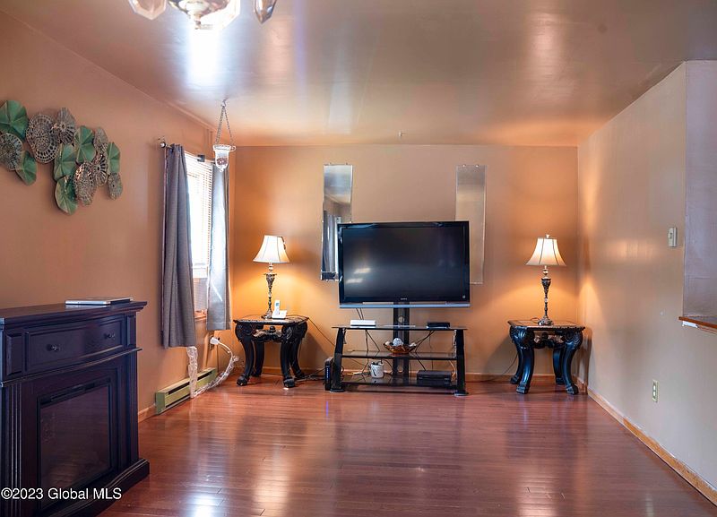 3rd image of 183 Livingston Avenue