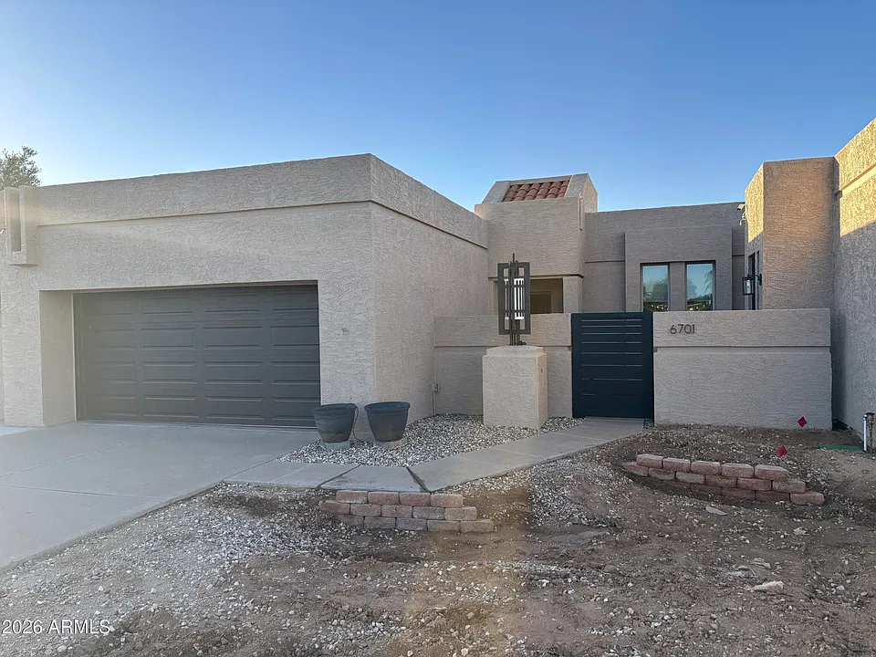 6701 E Kelton Ln #E