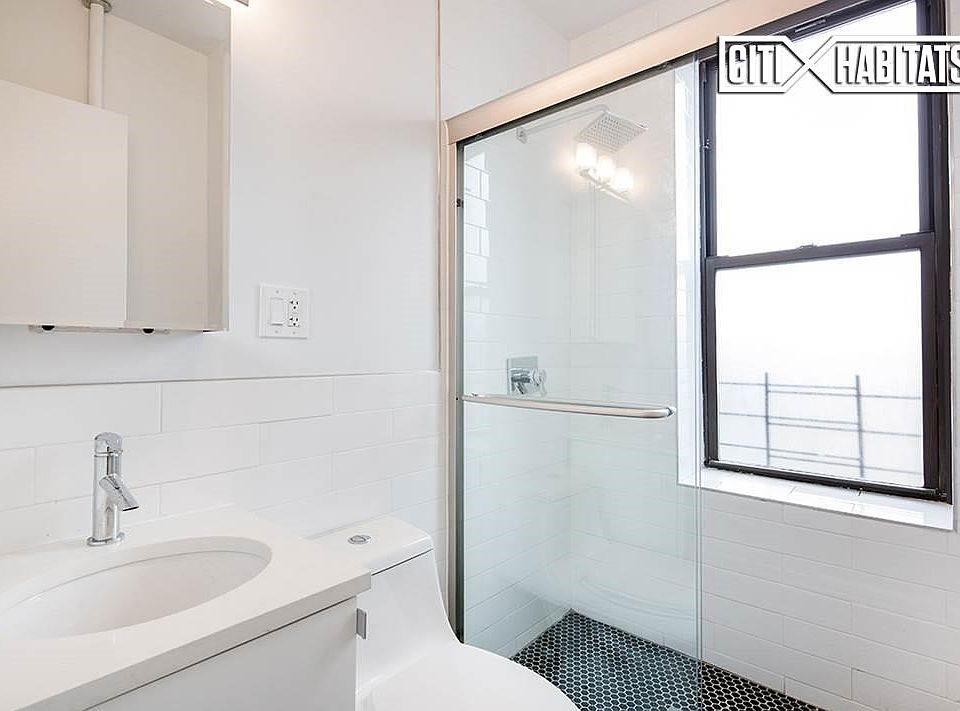 2nd image of 300 10th St APT 8