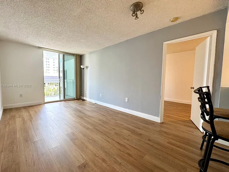 800 N Miami Ave #L-10 — Photo 7