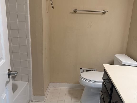5th image of 513 Salem Woods Dr SE