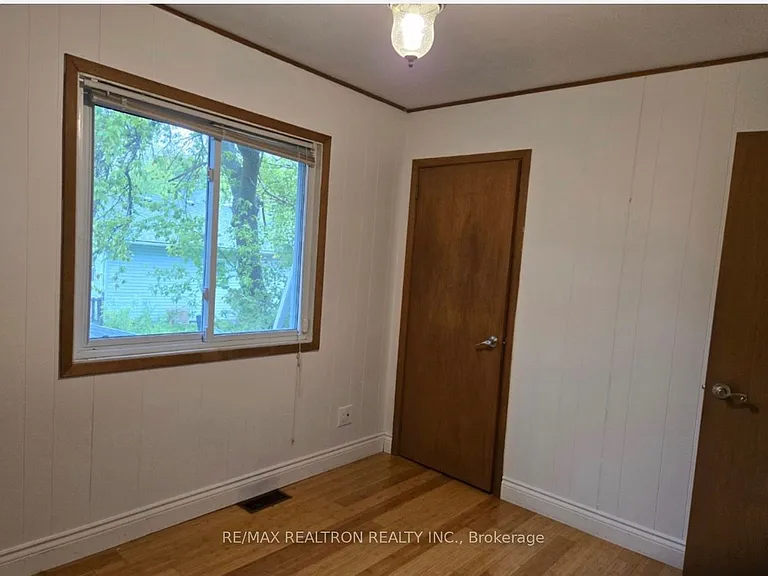 18 Irwin Ave #MAIN — Photo 9