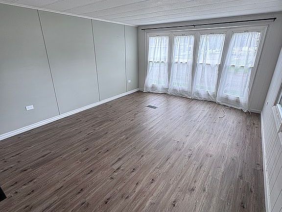 2nd image of 15 Dogwood St