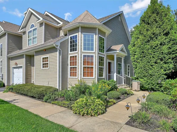 16 Avery Lane #16, Miller Place, NY 11764