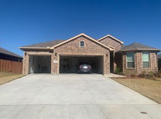 564 Pendennis Dr, Saginaw, TX 76131