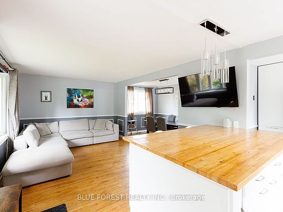 2nd image of 2 Surrey Cres