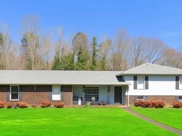 1905 Valley Creek Rd, Anniston, AL 36207