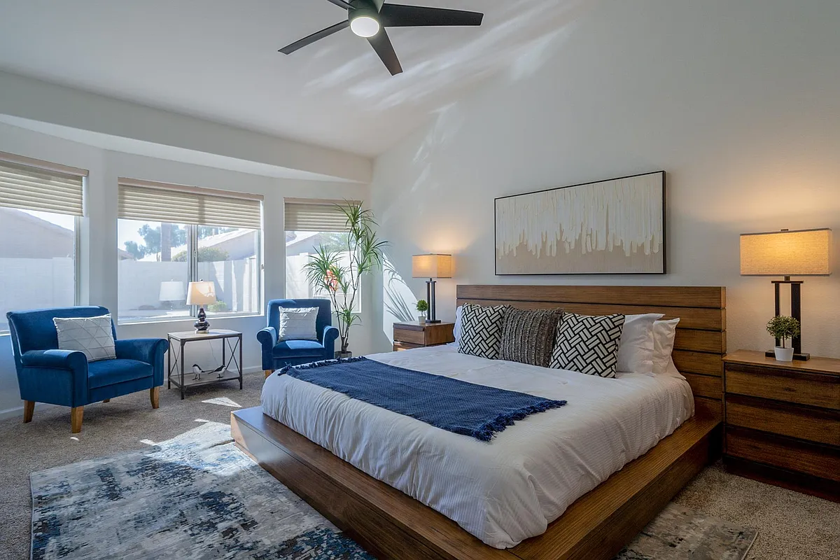 Large 1ST FLOOR MASTER suite: King Size Bed +65" Smart TV - 8661 E Gail Rd